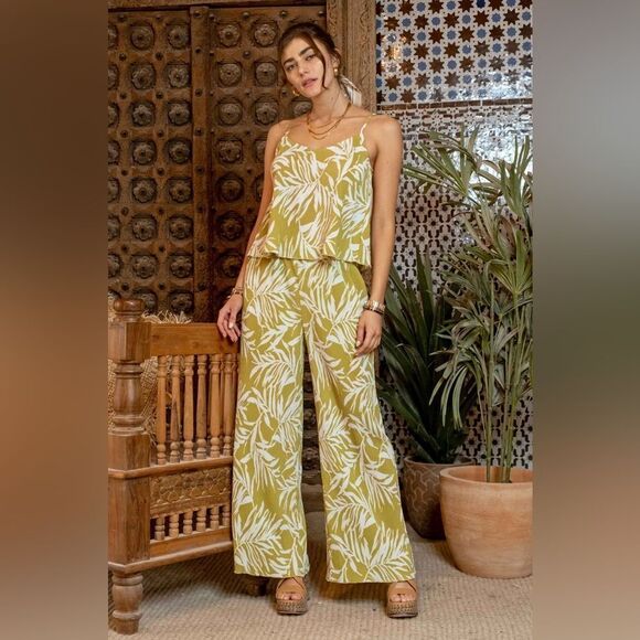 554. Leaf Print Plisse Dress Pants in Kiwi SET - Picture 1 of 4